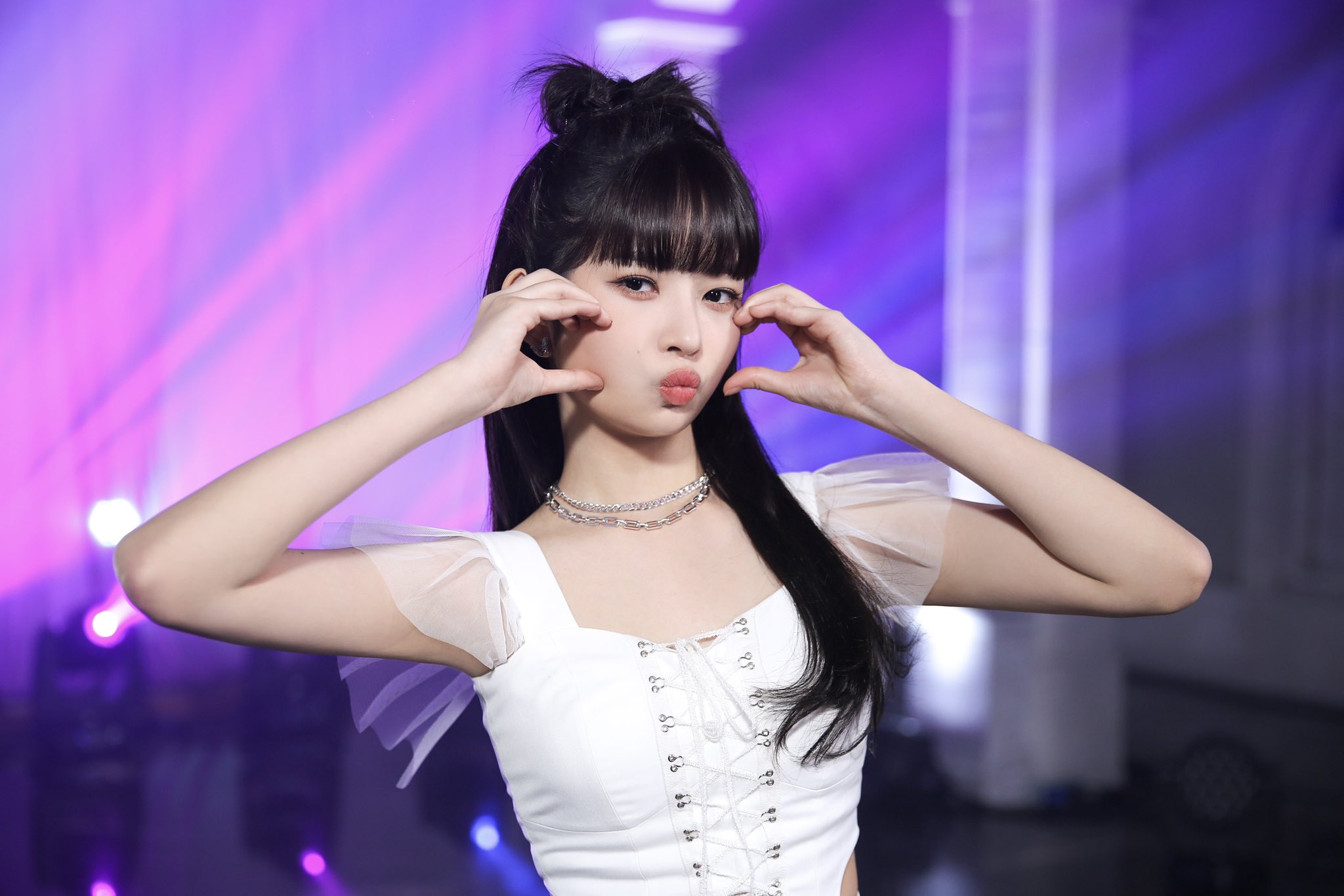 IVE Killpo behind photos