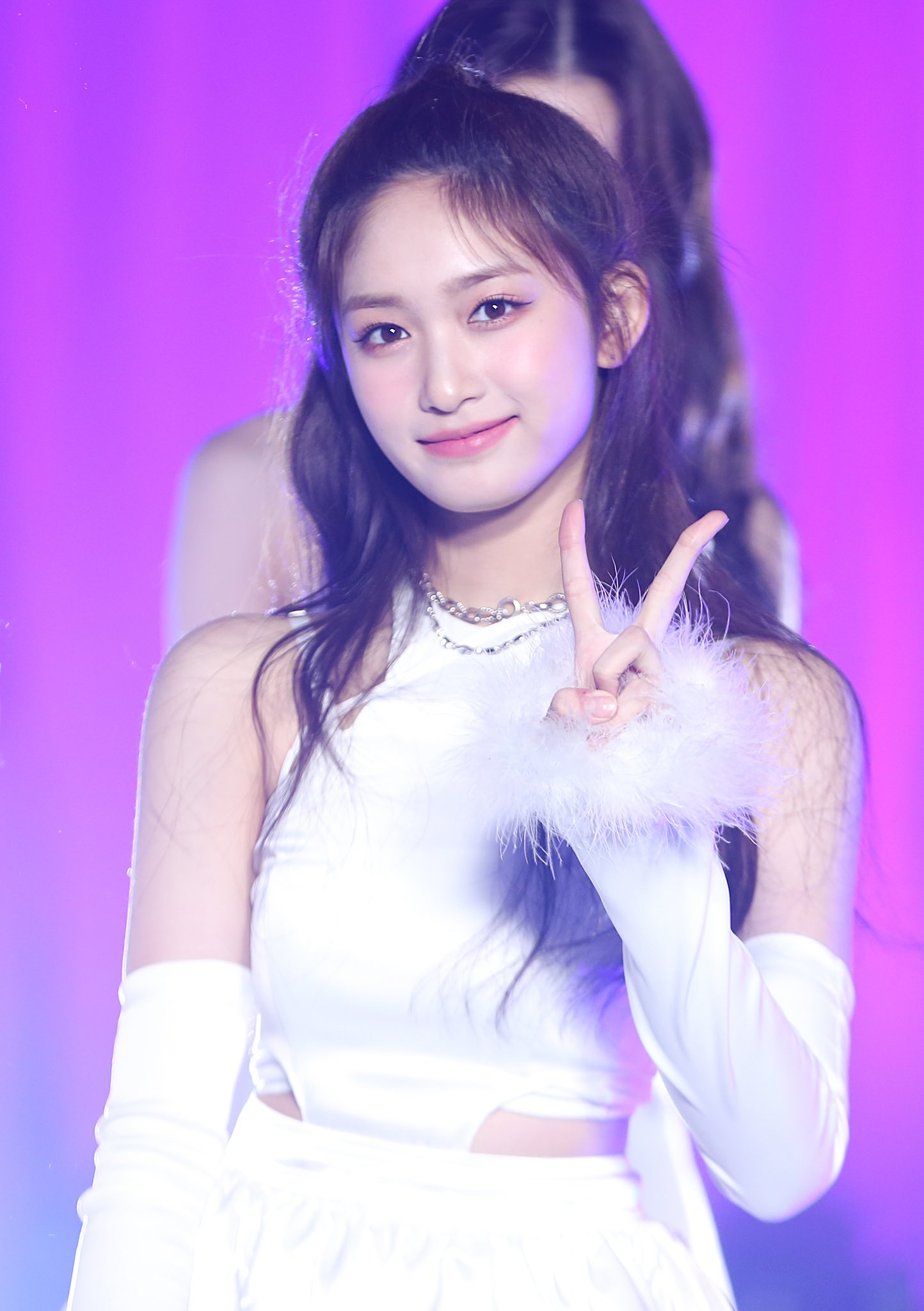 IVE Killpo behind photos