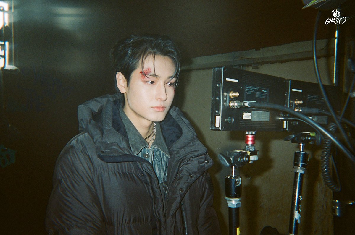 GHOST9 'NOW : Who are we facing?' behind photos