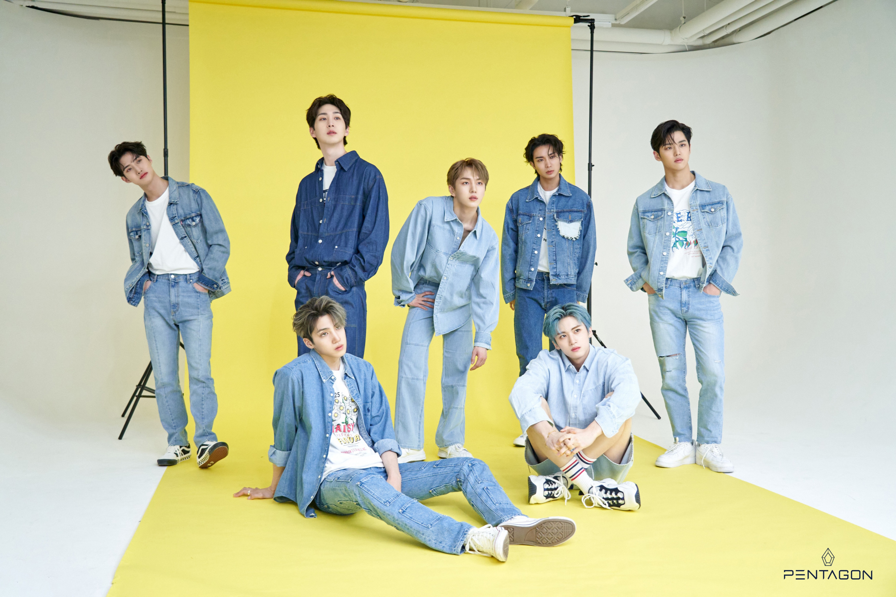PENTAGON 'Do or Not' (Japanese ver.) behind photo