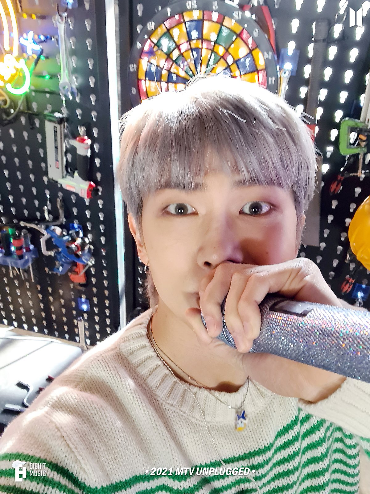 BTS - Happy Holidays (MTV Unplugged)