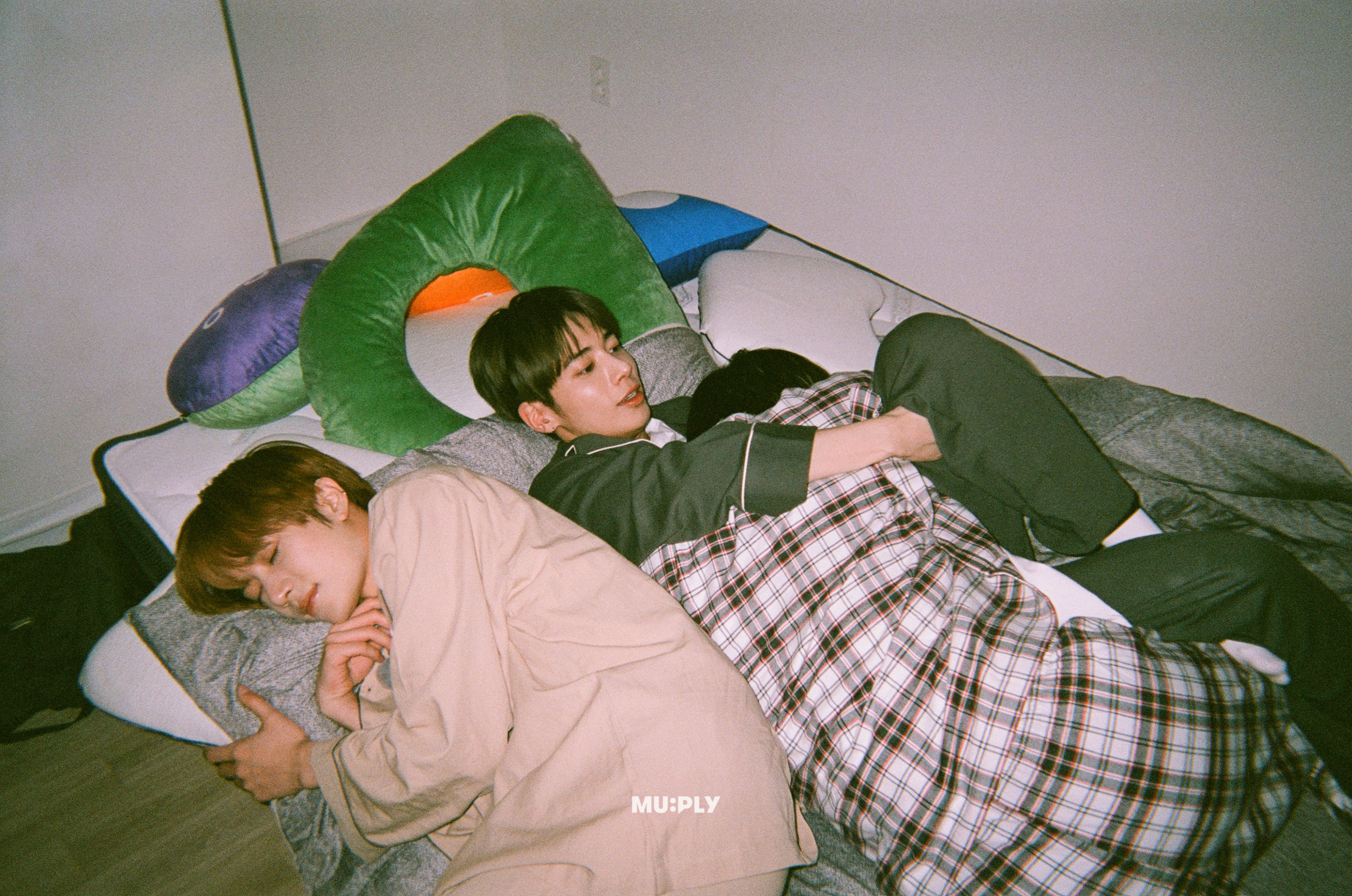 Txt NME Interview photos +MuPly Silence Idols photos