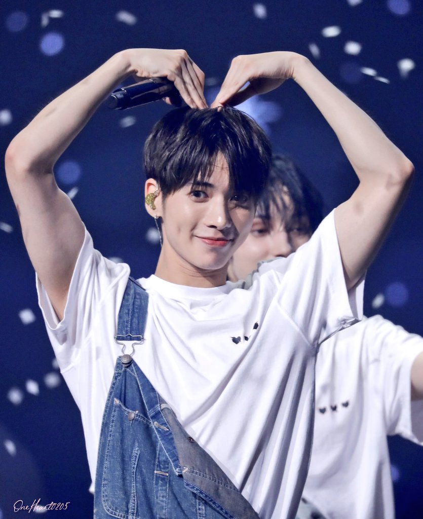 4FD15907-A0E2-4534-9C15-F604D2A7DA5B