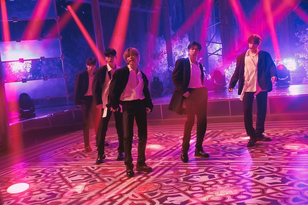 24D0DE48-92BA-4E7B-BACD-B4C7A7FAF068