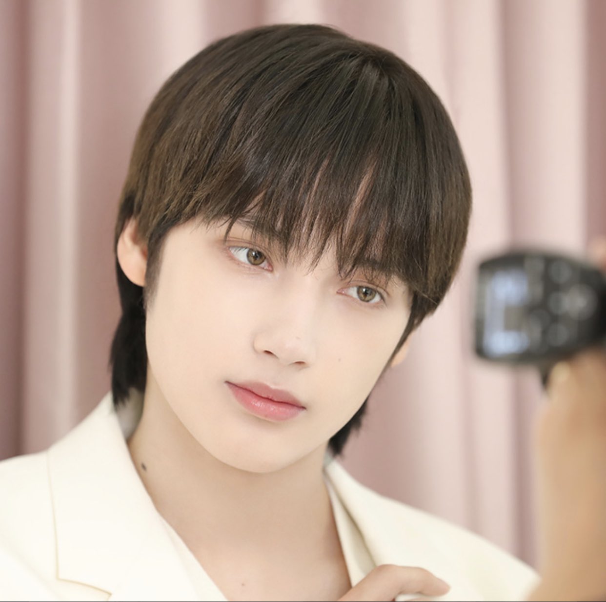 Weverse Japanese official magazine behind photo