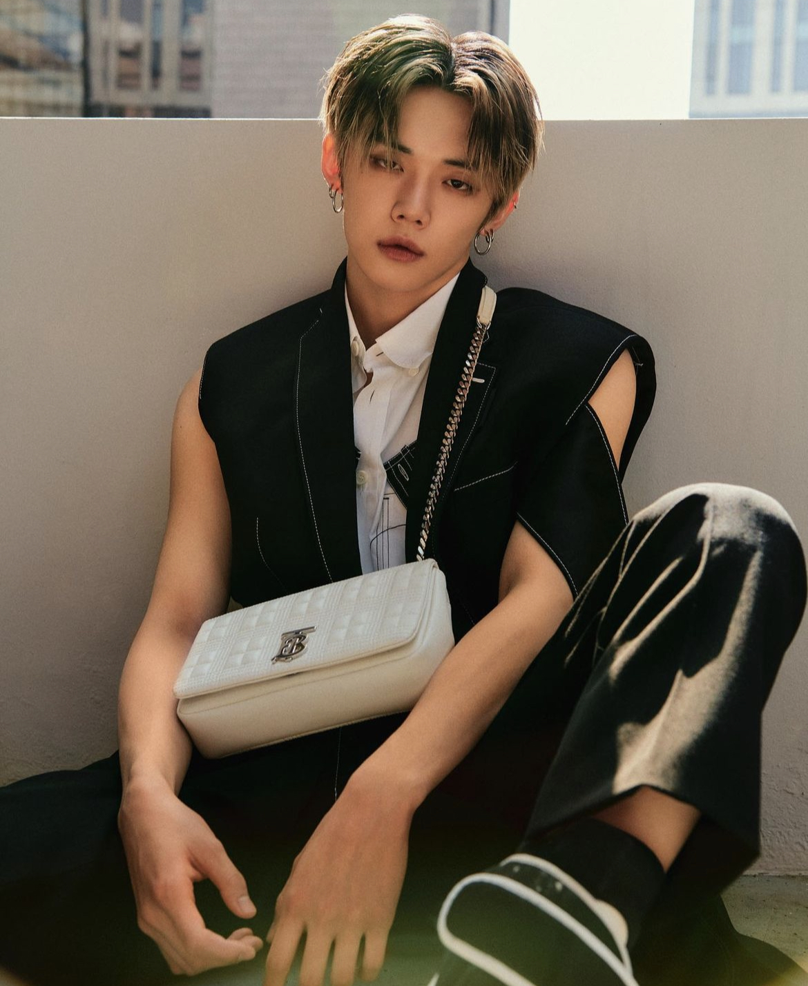 Burberry Lola bag Instagram ad