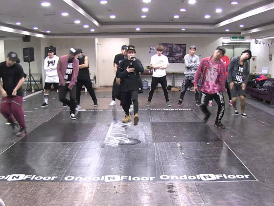 BTS (방탄소년단) '진격의 방탄 (Attack on BTS)' Dance Practice