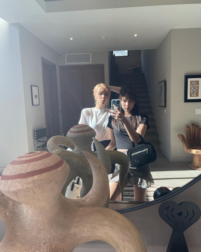 Rosé and Jennie💗