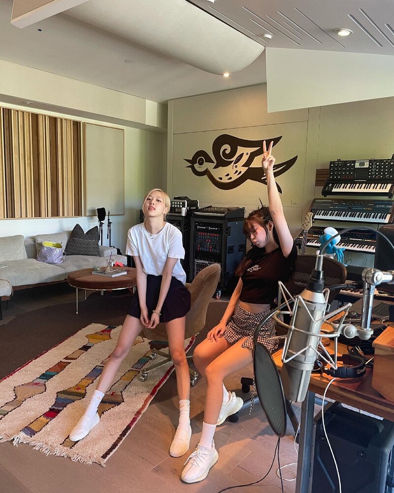 Rosé and Jennie💗