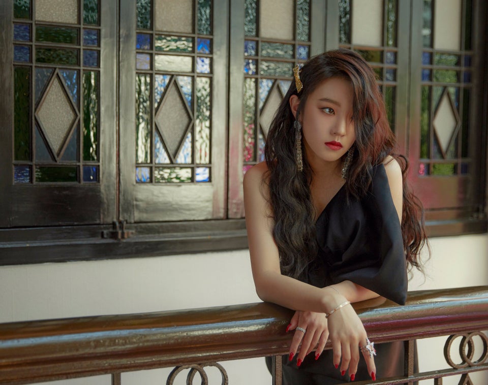 Song Yuqi - Valentino