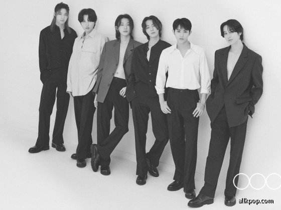 OnlyOneOf's group concept photo for 6-member comeback