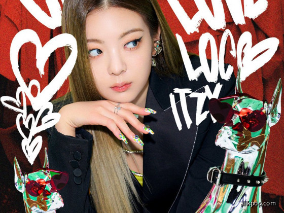 ITZY's concept images of Lia & Yeji for 1st full album 'Crazy In Love'