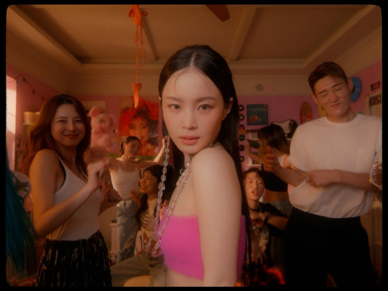 Lee Hi - Red Lipstick (Feat. 윤미래)' Official MV