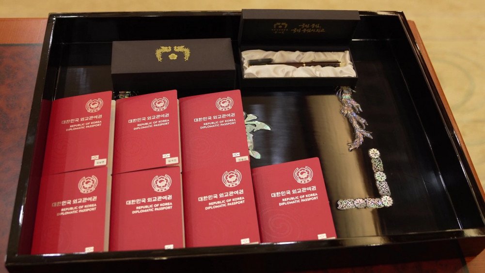 BTS formally accept presidential envoy certificates & Republic of Korea diplomatic passports at the Blue House