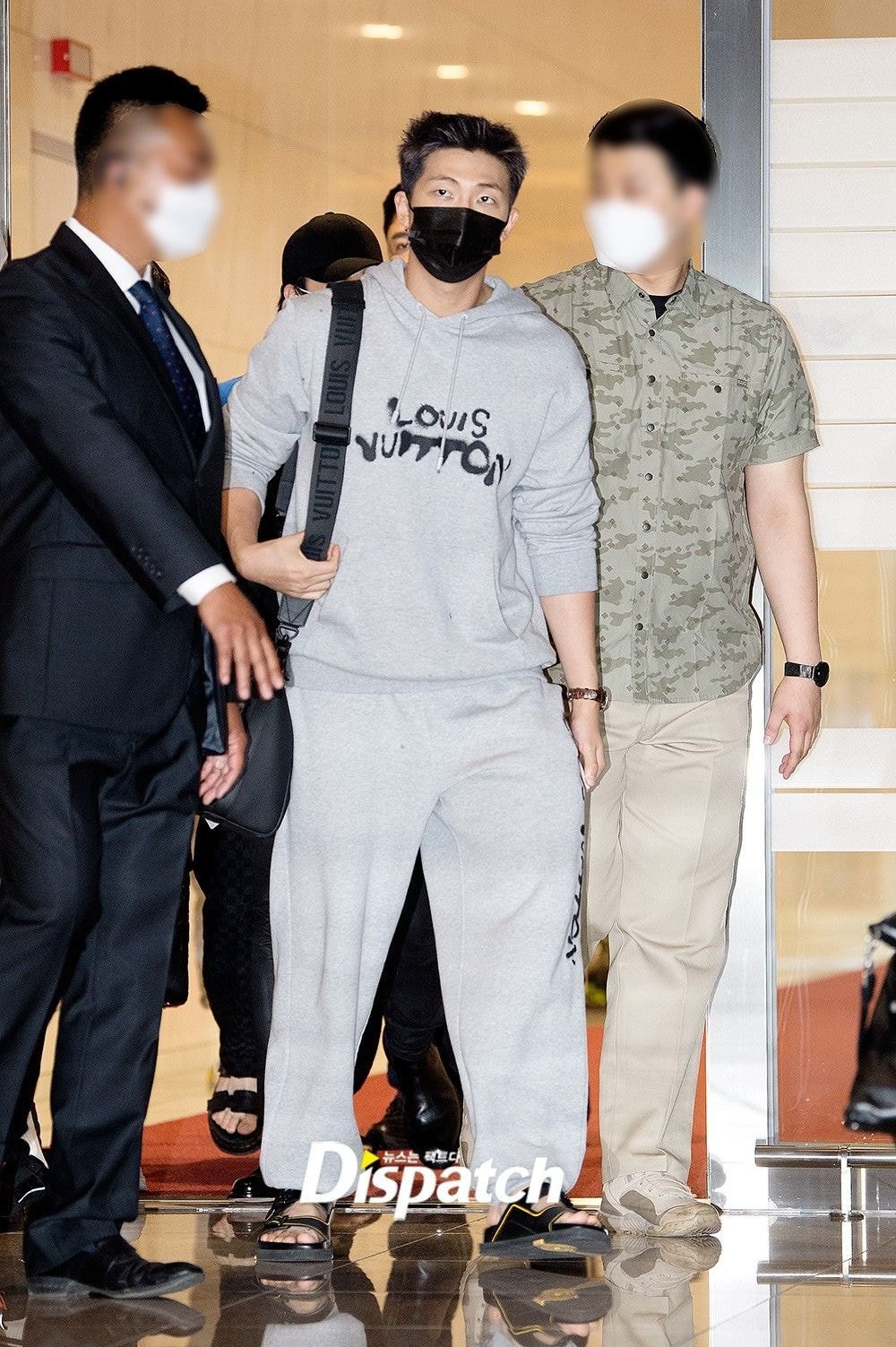 BTS's first airport pictures on the way to attend the 'SDG Moment 2021' session of the 76th United Nations General Assembly on September 20th