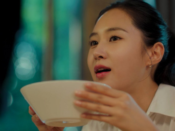 Girls' Generation's Yuri invites fans over for noodles in 'Nongshim Shin Ramyun' CF