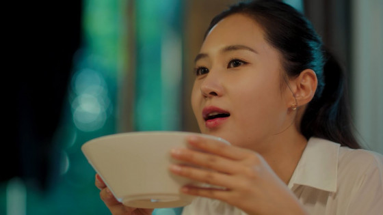 Girls' Generation's Yuri invites fans over for noodles in 'Nongshim Shin Ramyun' CF