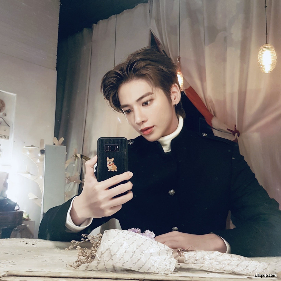 Taehyun Mirror Selfie 9