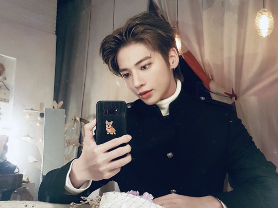 Taehyun Mirror Selfie 9