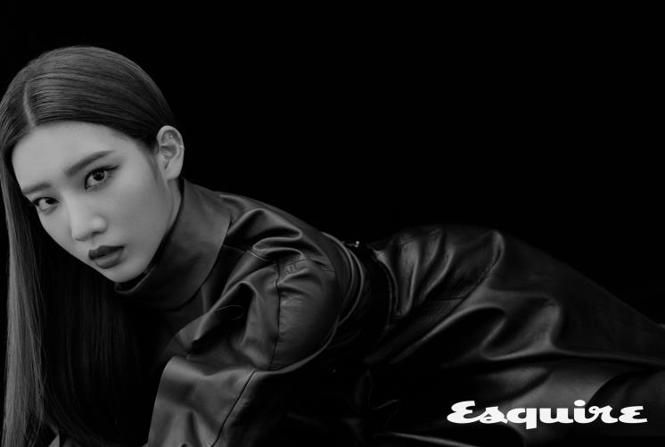 LOOΠΔ Kim Lip for ESQUIRE Magazine Korea