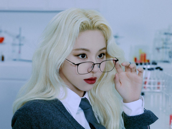 TWICE Chaeyoung 'Formula of Love: O+T=<3' SCIENTIST individual photo