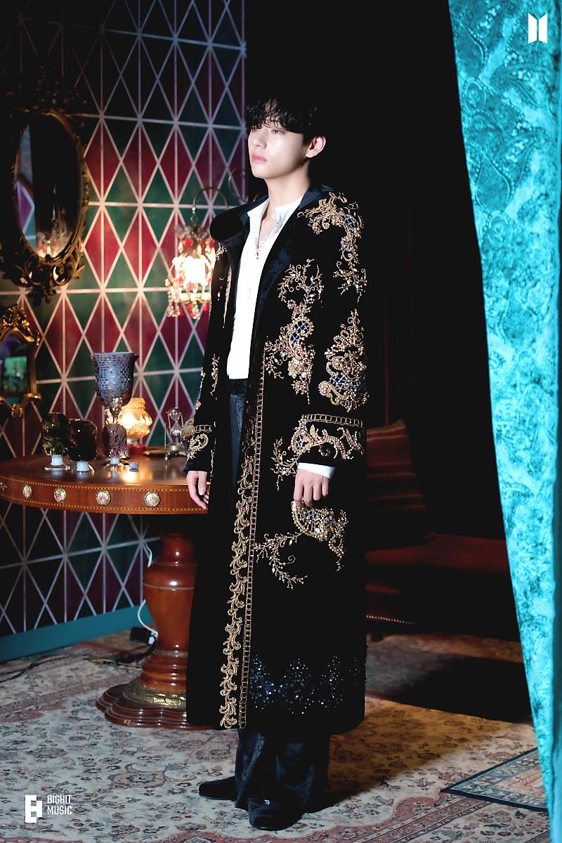 BTS V Season's Greetings 2022 photos