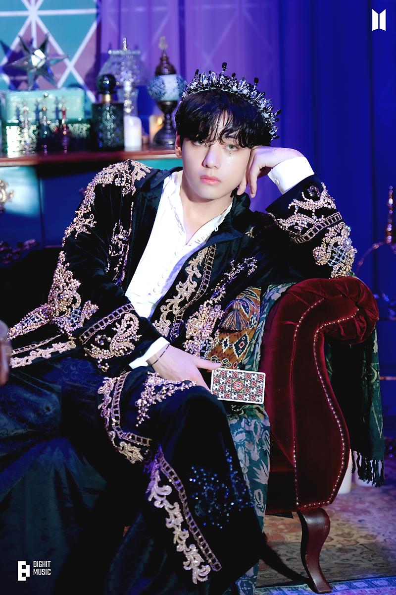 BTS V Season's Greetings 2022 photos