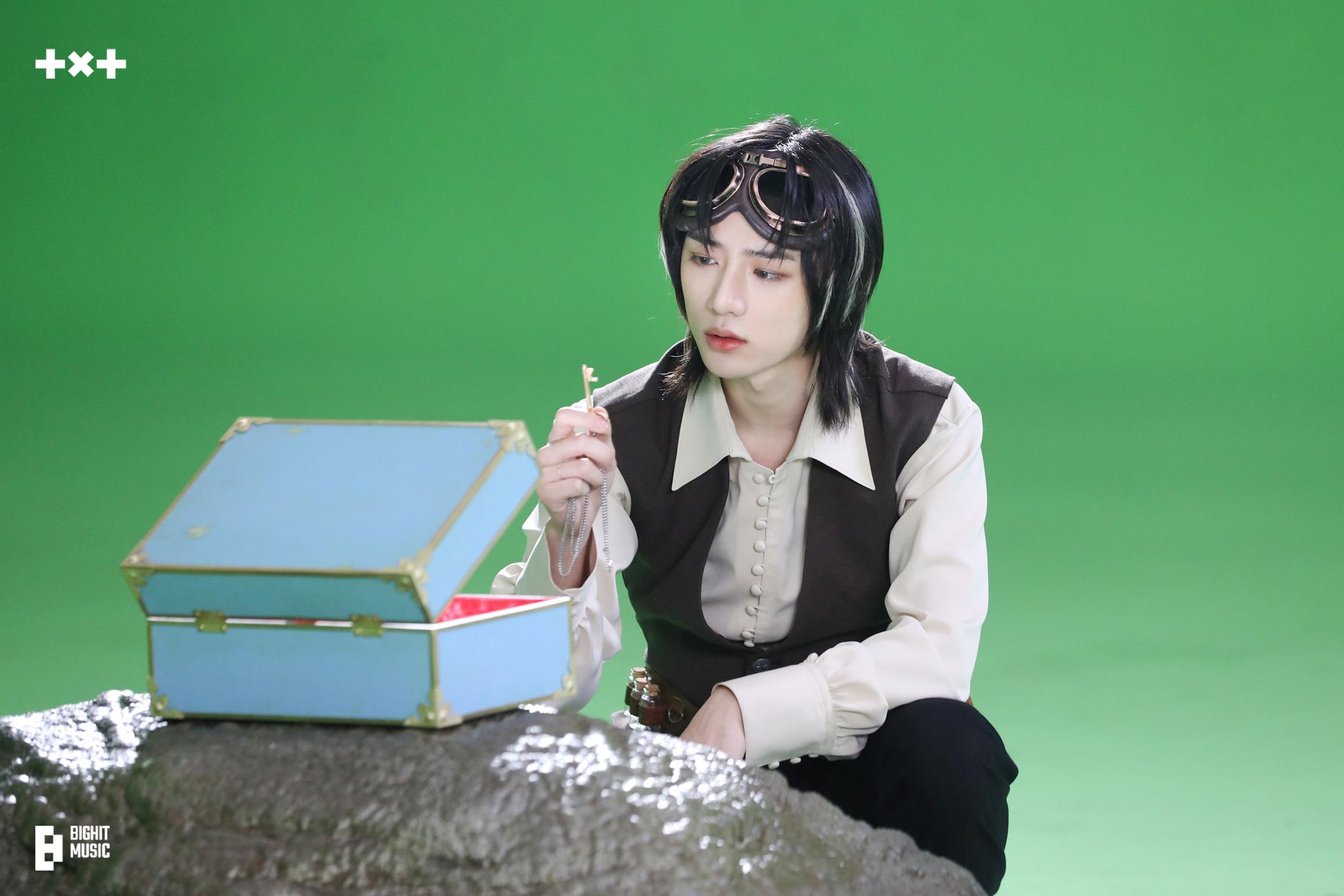 TXT Beomgyu 'Frost MV behind