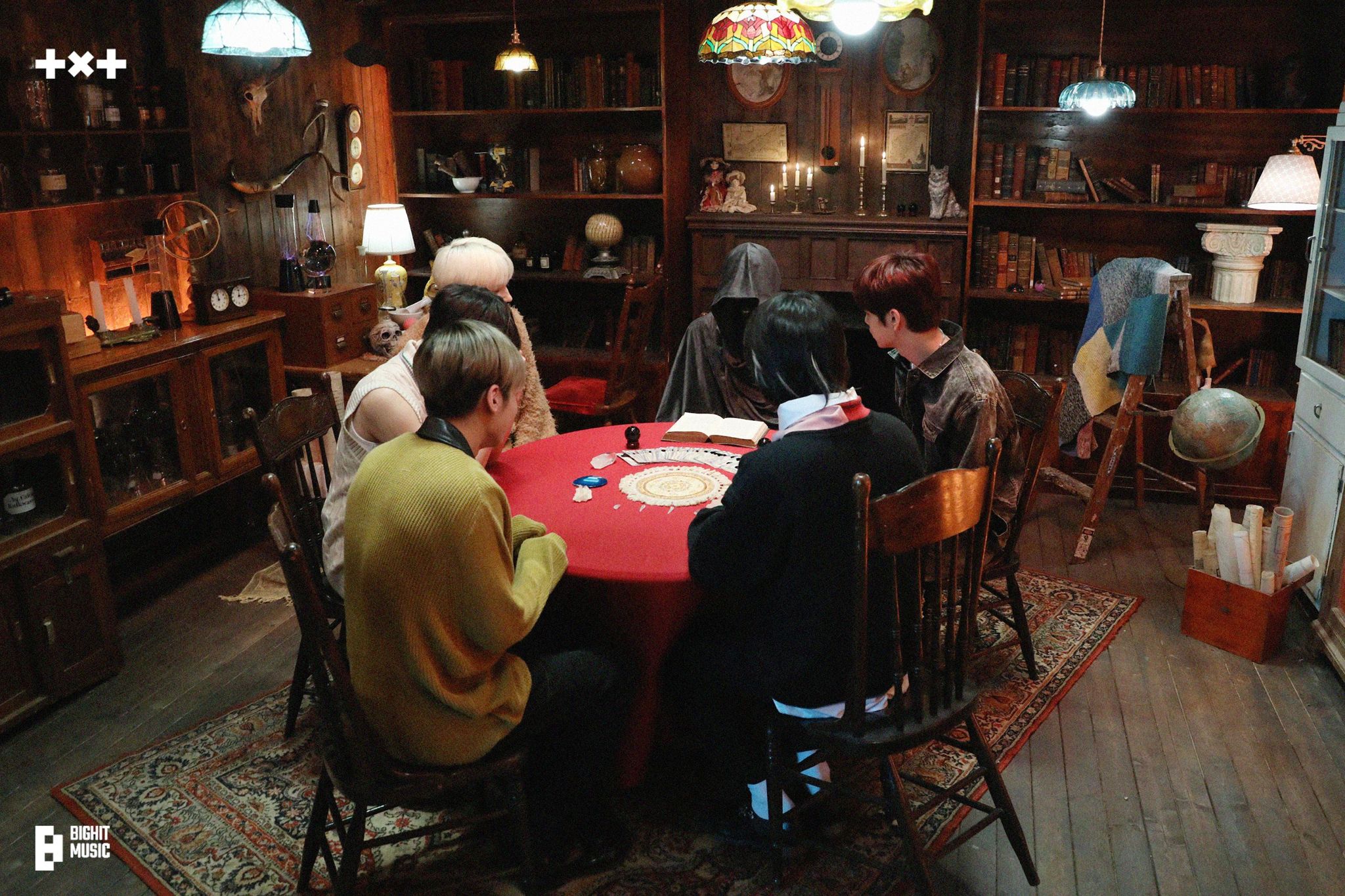 TXT 'Frost MV behind