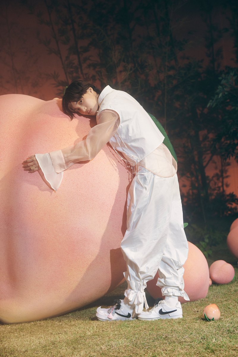 KAI 'Peaches' teaser photo