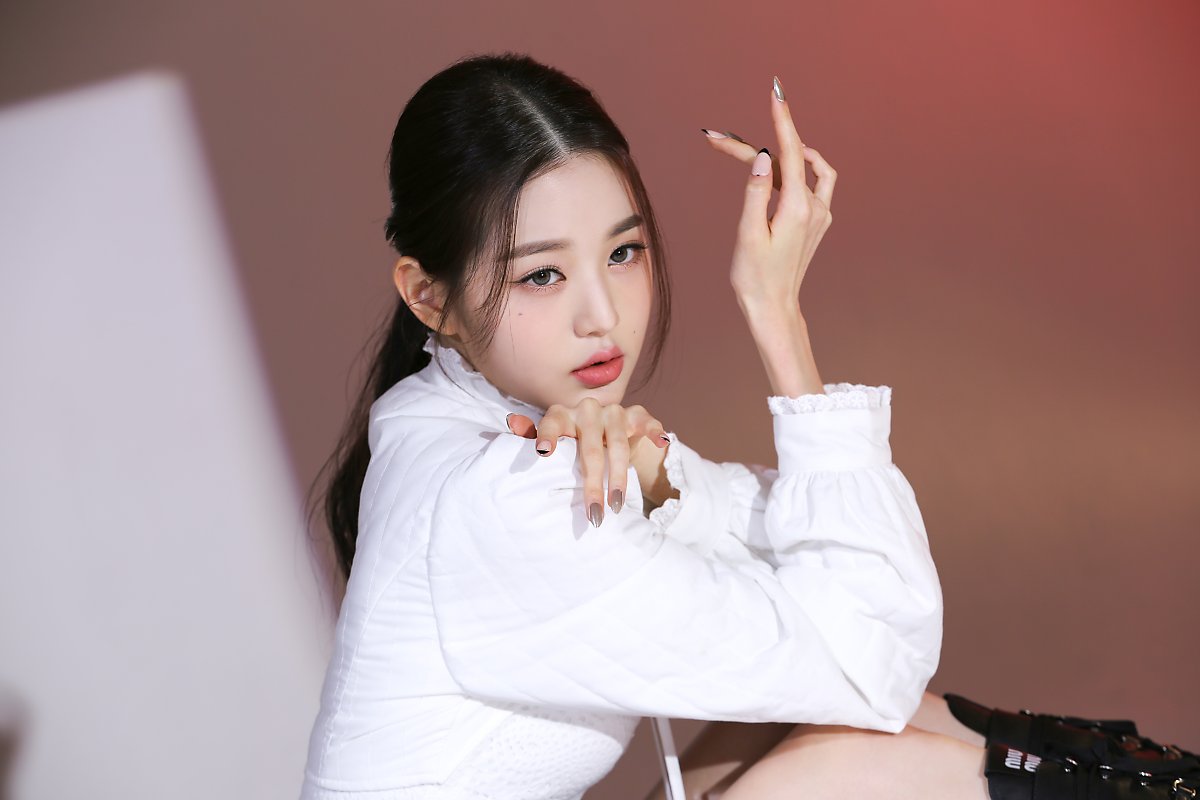 IVE 'ELEVEN' ver.2 photo