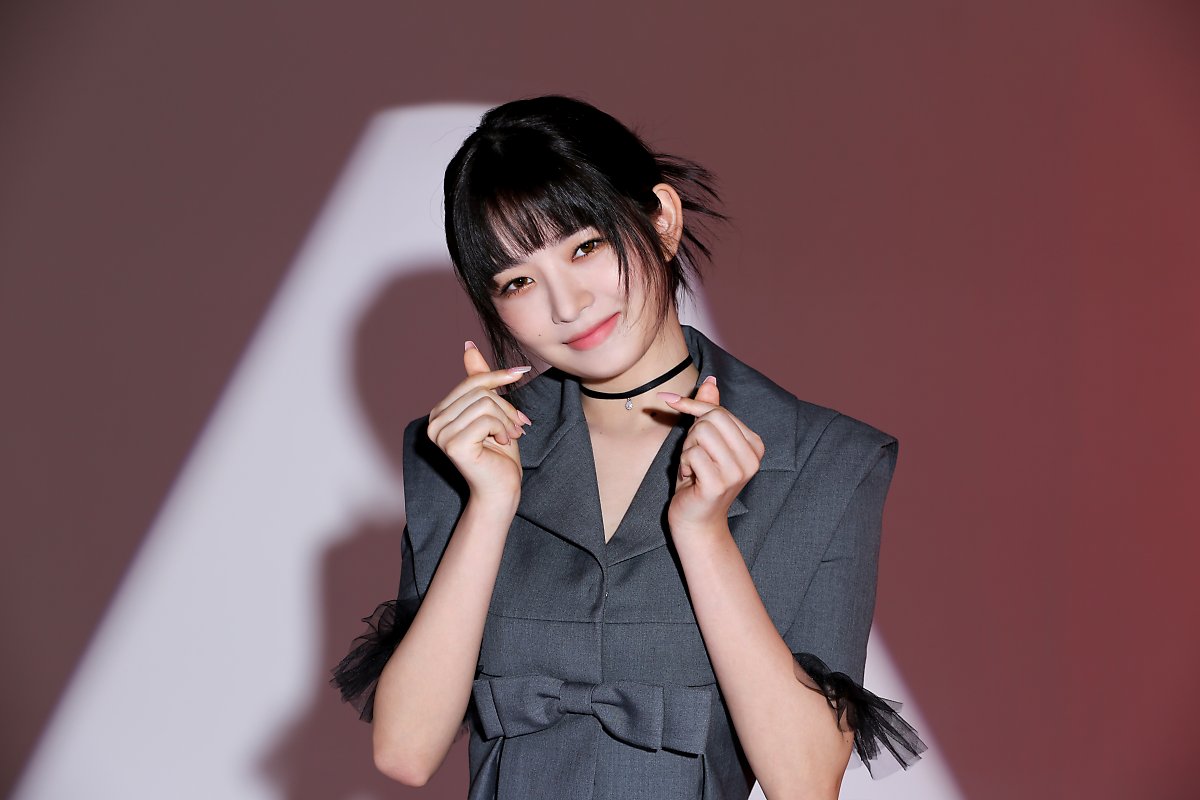 IVE 'ELEVEN' ver.2 photo