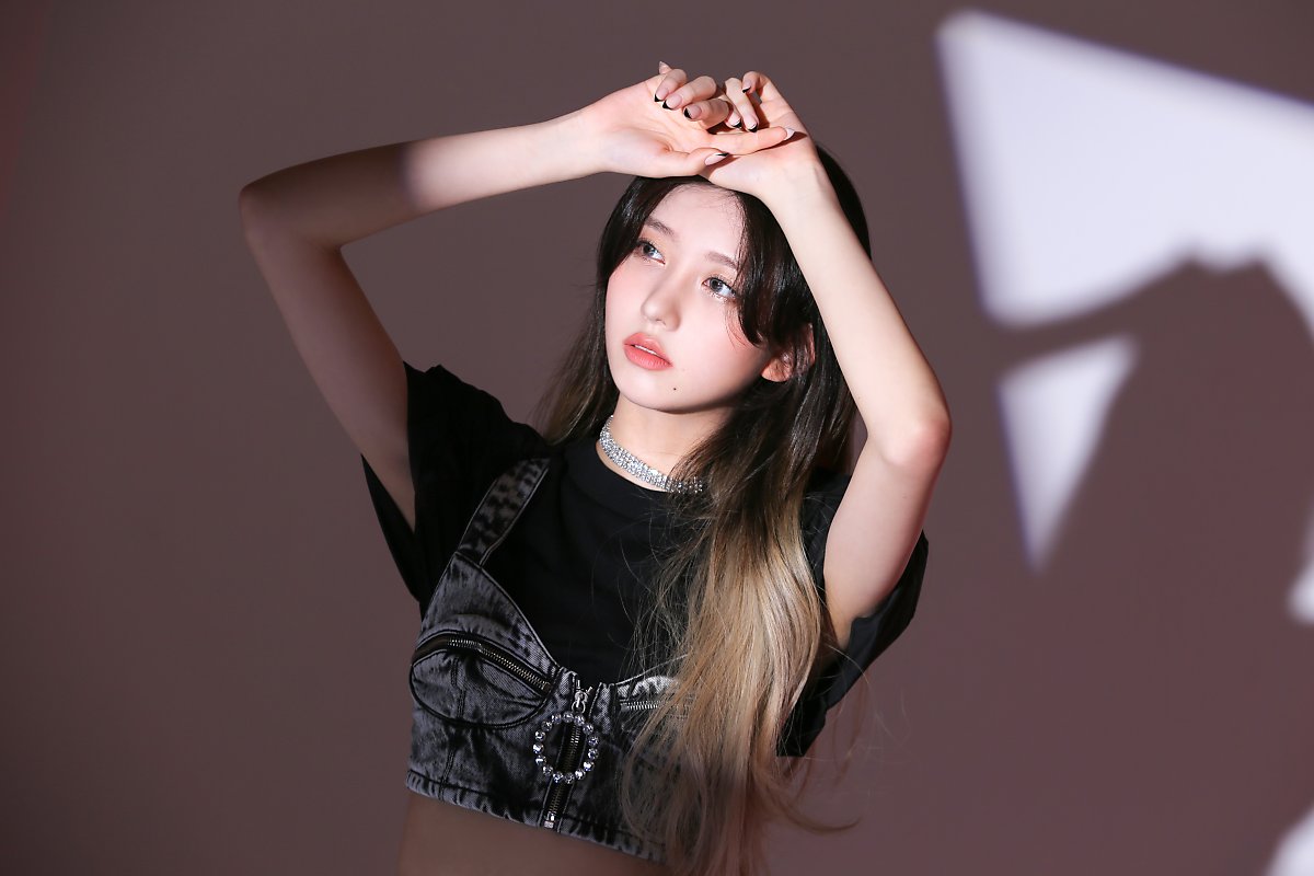 IVE 'ELEVEN' ver.2 photo