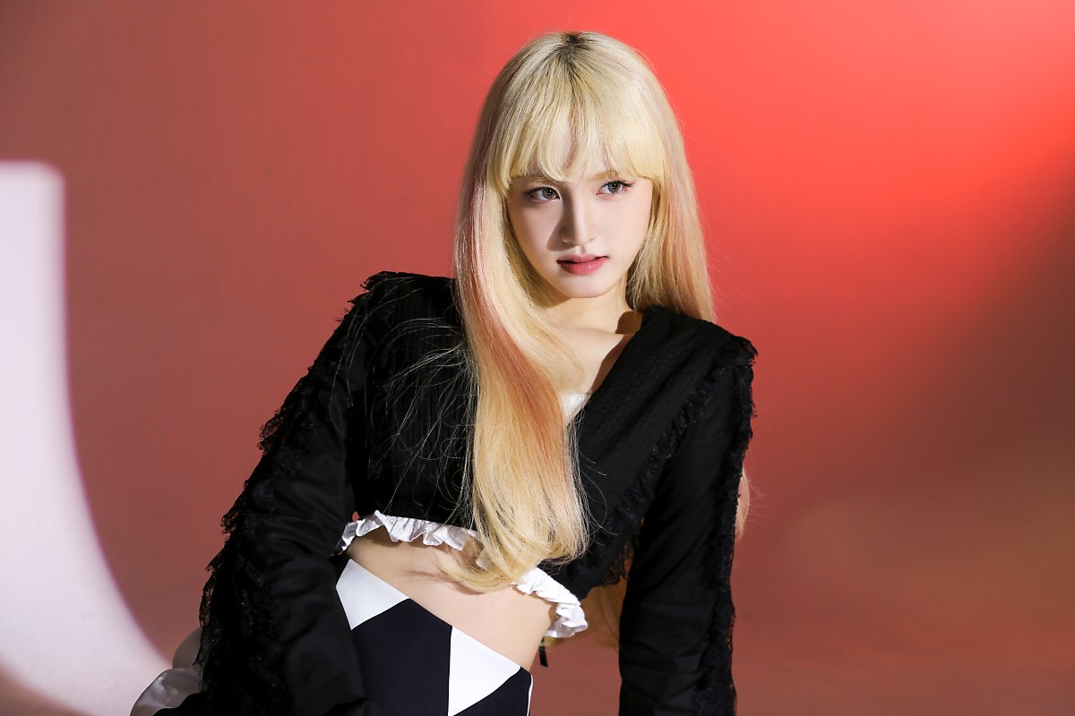 IVE 'ELEVEN' ver.2 photo