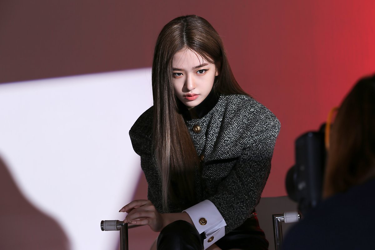 IVE 'ELEVEN' ver.2 photo