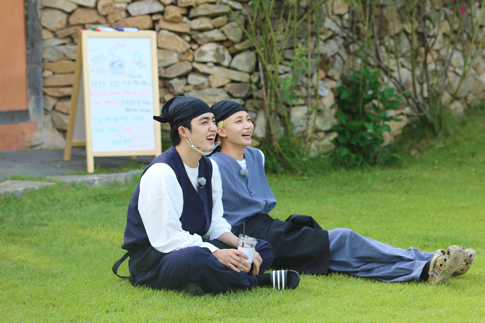 SEVENTEEN Behind Photos