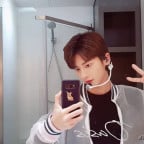 Taehyun Mirror Selfie 2